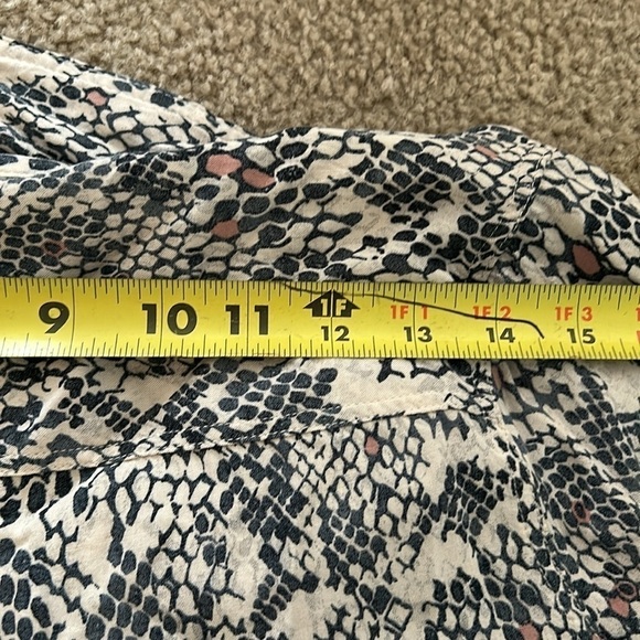 Velvet Heart snakeskin rayon top - Picture 5 of 7